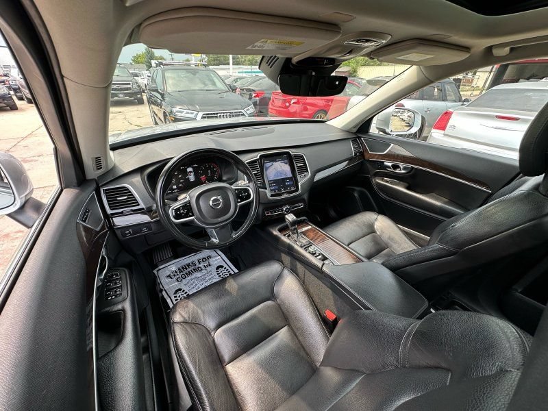 Used 2018 Volvo XC90 T6 Momentum w/ Convenience Package AWD/4WD image 32