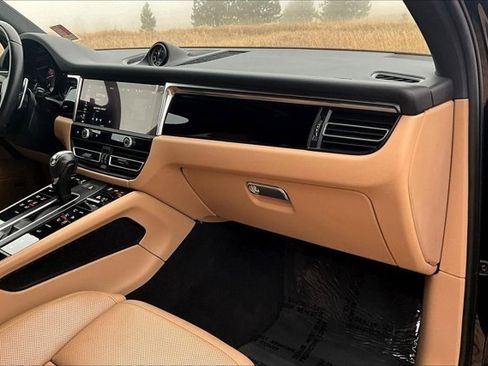 Used 2022 Porsche Macan PREMIUM PACKAGE PLUS 2.0T (AWD image 26