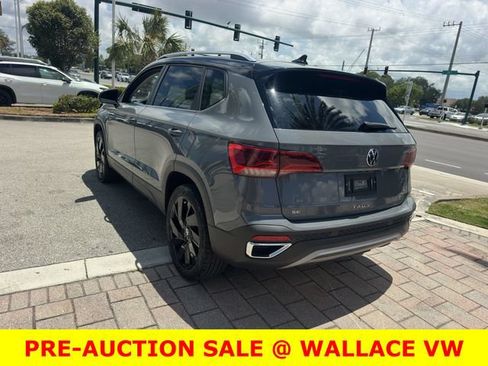 Certified 2024 Volkswagen Taos SE w/ Panoramic Sunroof Package AWD/4WD image 7