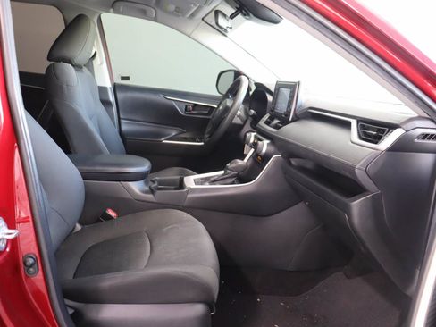 Used 2020 Toyota RAV4 LE w/ Carpet Mat Package FWD image 18