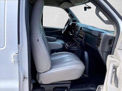 Used 2020 GMC Savana 2500 Extended w/ Driver Convenience Package RWD image 9