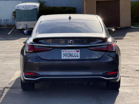 Used 2025 Lexus ES 300h w/ Premium Package FWD image 4