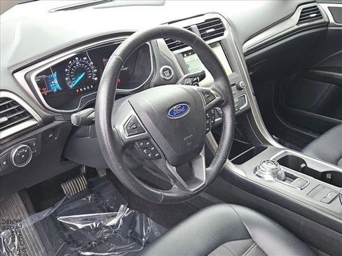 Used 2017 Ford Fusion SE w/ Equipment Group 201A image 10