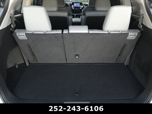 Used 2023 Toyota Highlander XLE FWD image 31