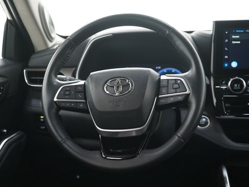 Used 2024 Toyota Highlander Limited AWD/4WD image 19
