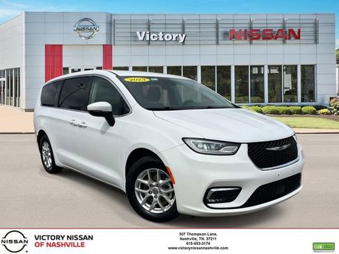 Used 2023 Chrysler Pacifica Touring-L FWD image 1