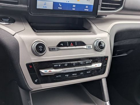 Used 2024 Ford Explorer XLT w/ Equipment Group 202A AWD/4WD image 17