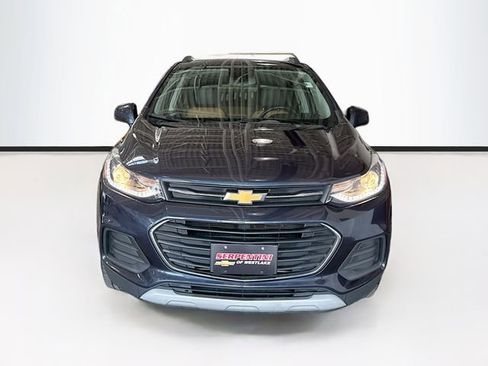 Used 2019 Chevrolet Trax LT w/ Sun & Sound Package AWD/4WD image 4