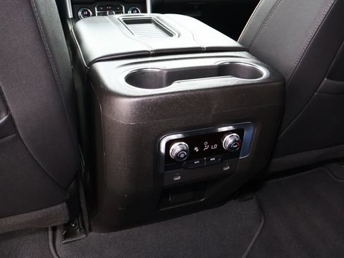 Used 2023 GMC Yukon XL SLT image 13