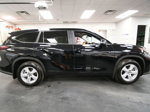 Certified 2024 Toyota Highlander LE image 9