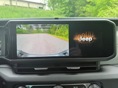 New 2025 Jeep Gladiator Sport image 22