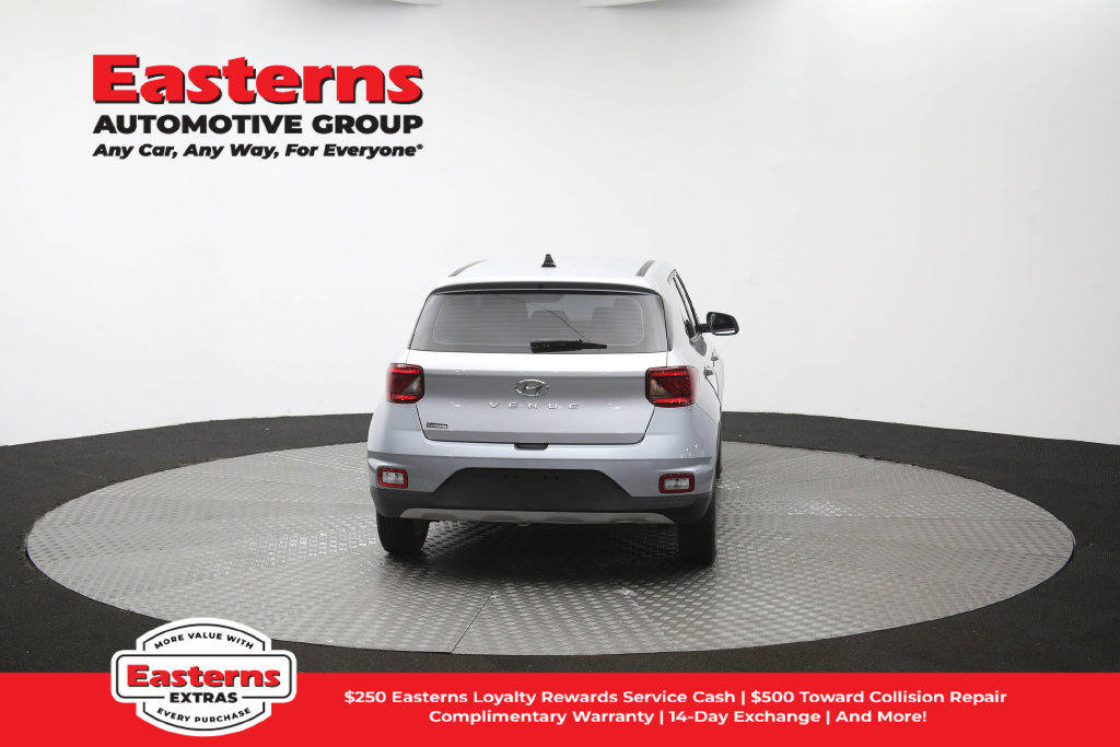 Used 2022 Hyundai Venue SE FWD image 38