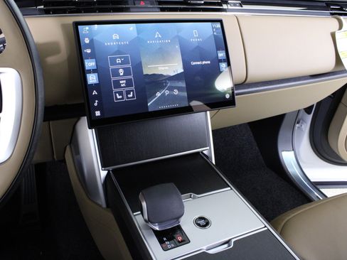 New 2026 Land Rover Range Rover SE image 19