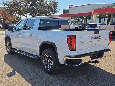 New 2026 GMC Sierra 1500 SLT image 3