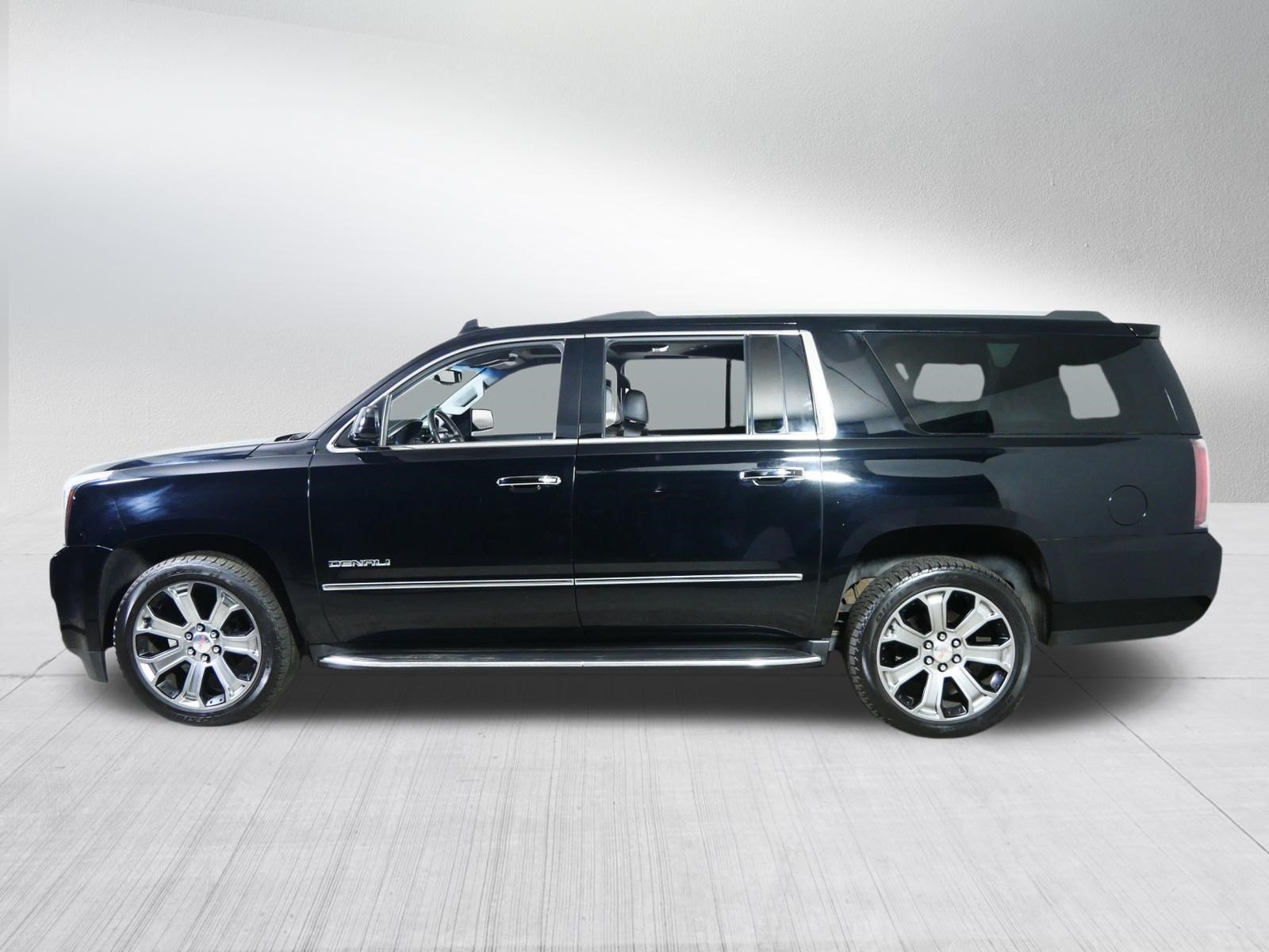 Used 2017 GMC Yukon XL Denali w/ Open Road Package AWD/4WD image 4