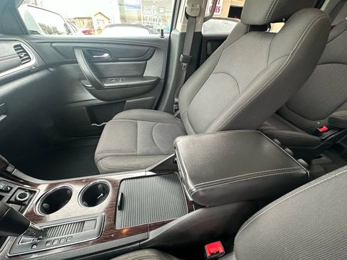 Used 2017 Chevrolet Traverse LT w/ Style and Technology Package image 18
