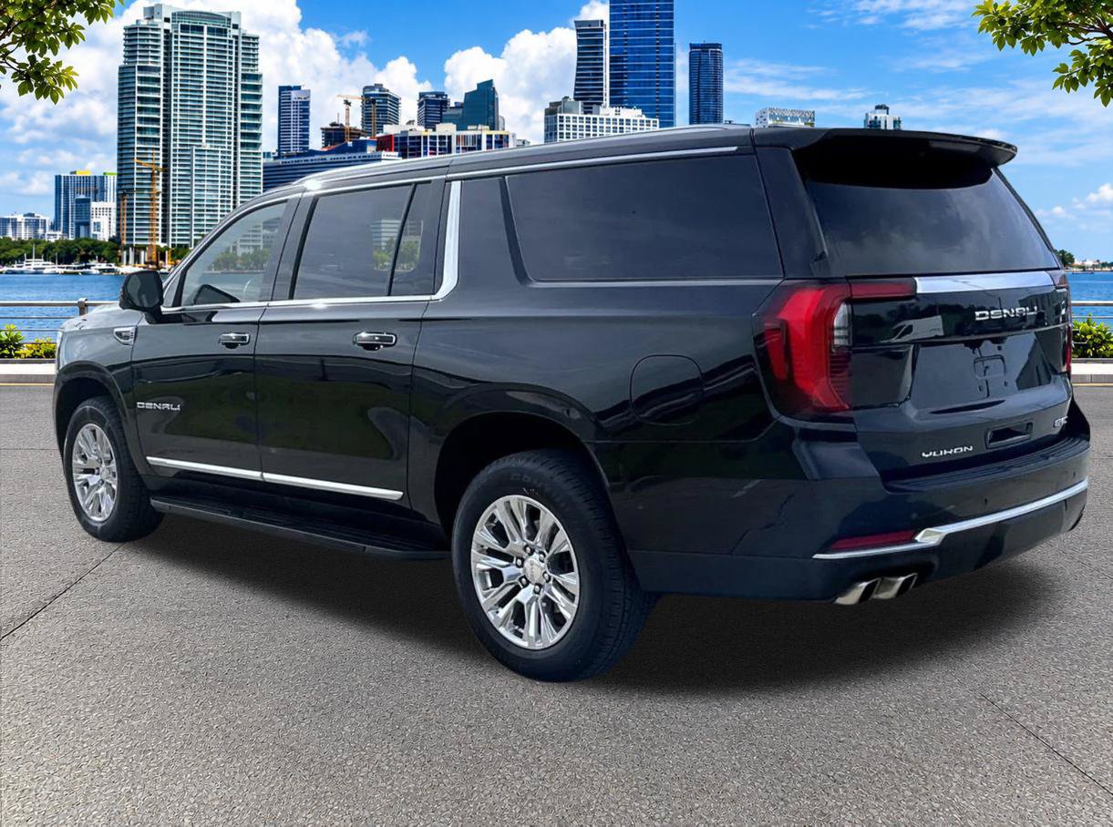 Used 2025 GMC Yukon XL Denali AWD/4WD image 4