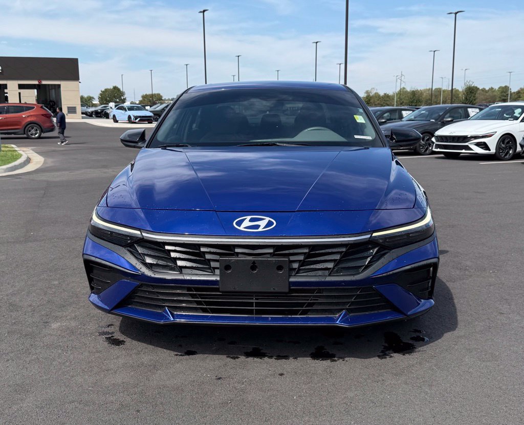 Certified 2025 Hyundai Elantra Sport FWD image 2