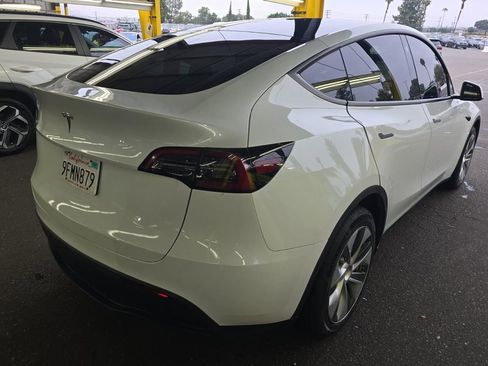 Used 2023 Tesla Model Y Long Range AWD/4WD image 3