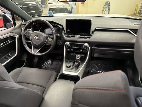 Used 2023 Toyota RAV4 SE w/ Weather & Moonroof Package image 21