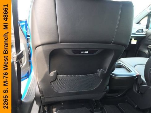 New 2027 Chrysler Pacifica Select AWD/4WD image 39