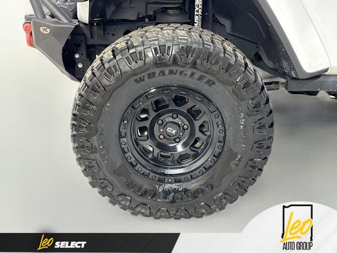 Used 2021 Jeep Gladiator Rubicon w/ Dual Top Group AWD/4WD image 31