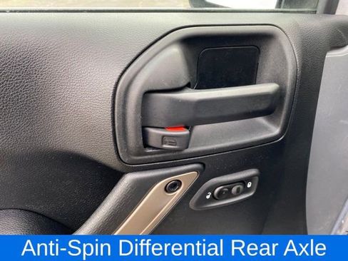 Used 2017 Jeep Wrangler Unlimited Sahara image 15