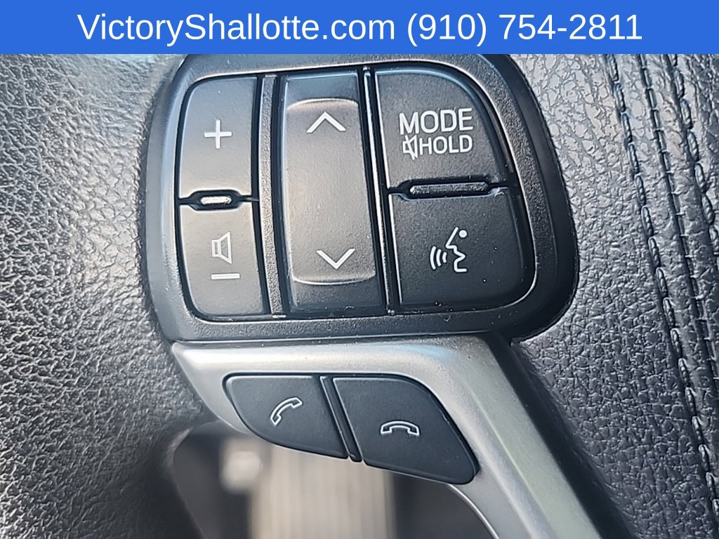 Used 2019 Toyota Highlander LE AWD/4WD image 11