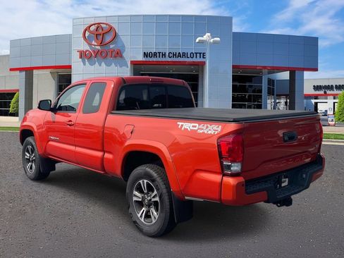 Used 2016 Toyota Tacoma TRD Sport AWD/4WD image 4