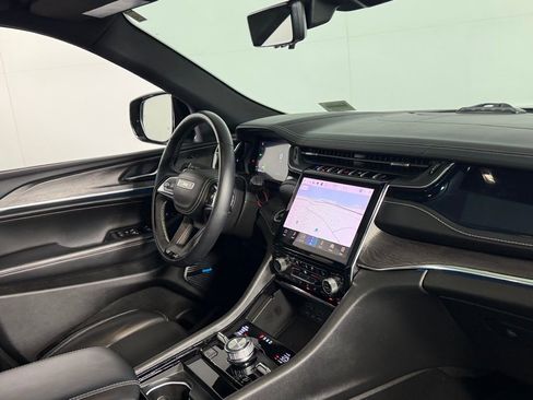 Used 2022 Jeep Grand Cherokee Overland w/ Advanced Protech Group III AWD/4WD image 32