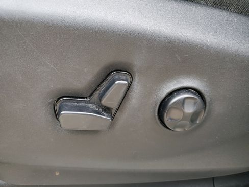 Used 2018 Chrysler Pacifica Touring-L w/ Premium Audio Group image 17