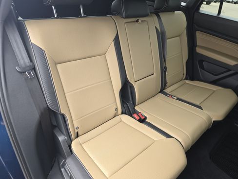 Certified 2023 Volkswagen Atlas Cross Sport SE AWD/4WD image 18
