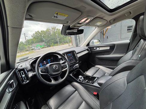 Used 2024 Volvo XC40 B5 Plus AWD/4WD image 10