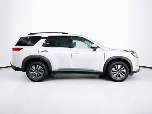 Used 2024 Nissan Pathfinder SV image 10