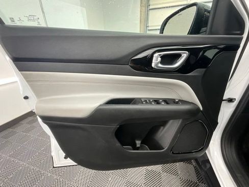 Used 2022 Jeep Compass Limited AWD/4WD image 11