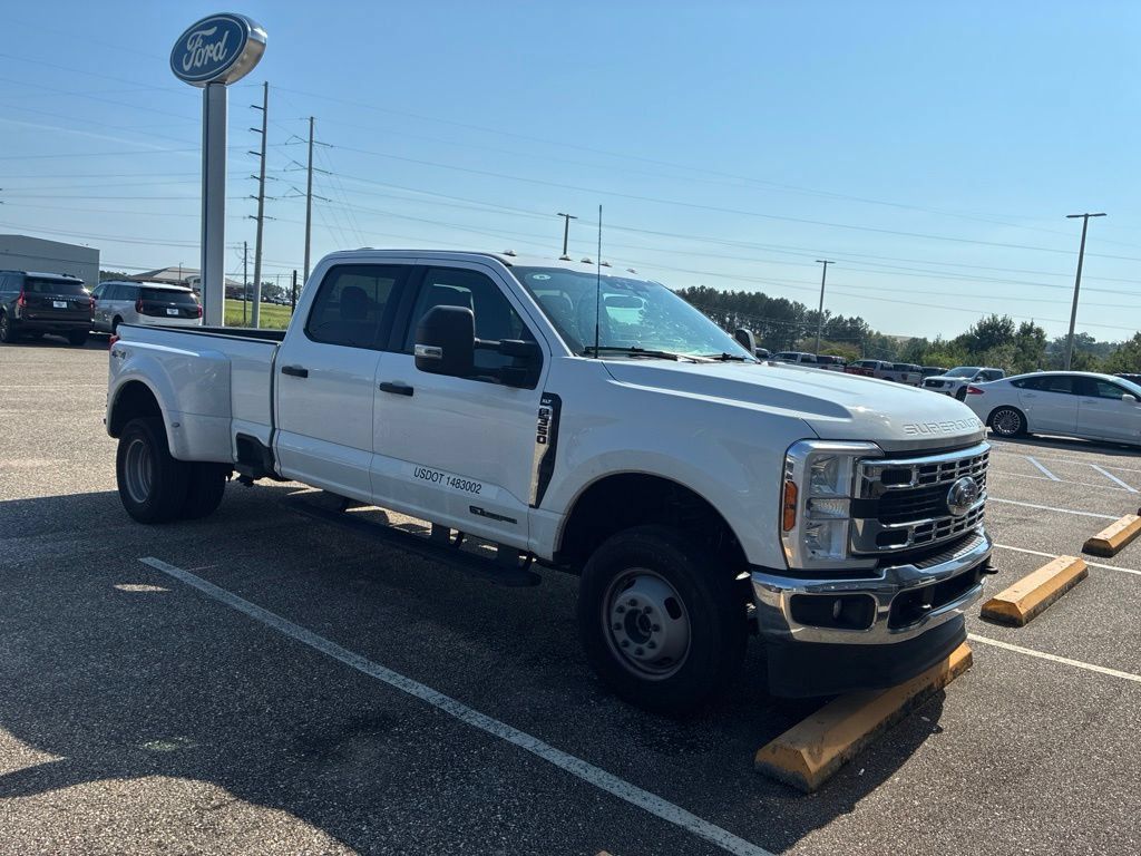 Used 2025 Ford F350 XLT AWD/4WD image 2