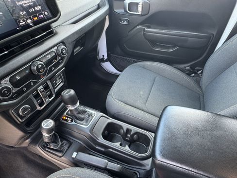 Used 2025 Jeep Gladiator Sport AWD/4WD image 30