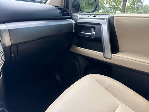 Used 2020 Toyota 4Runner SR5 Premium w/ Moonroof Package AWD/4WD image 17
