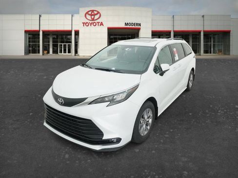 New 2026 Toyota Sienna XLE FWD image 21