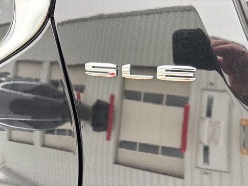 Used 2023 GMC Acadia SLE image 51