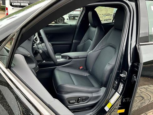 New 2026 Lexus UX 300h FWD image 17