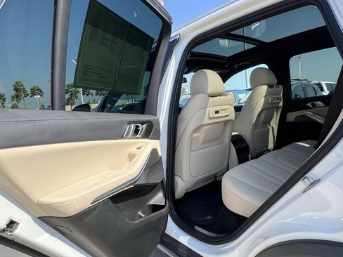 Used 2022 BMW X5 sDrive40i w/ Parking Assistance Package image 29