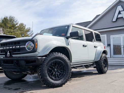 Used 2022 Ford Bronco Black Diamond image 1