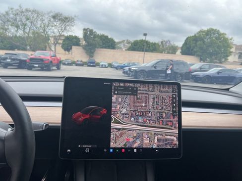 Used 2022 Tesla Model Y Performance image 11