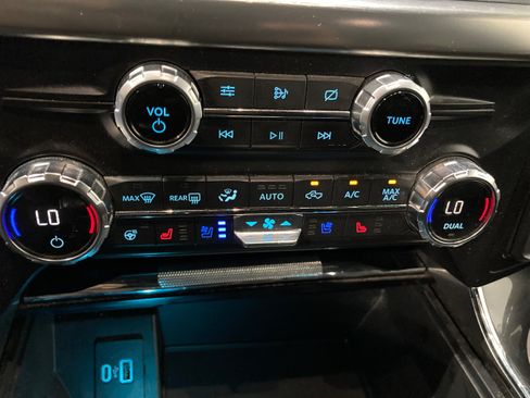 Used 2021 Ford F150 Lariat w/ Equipment Group 502A High AWD/4WD image 31