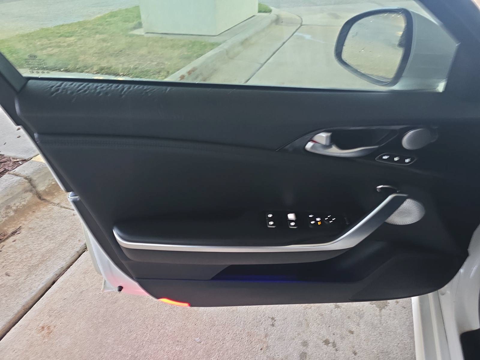 Used 2018 Kia Stinger Premium RWD image 27