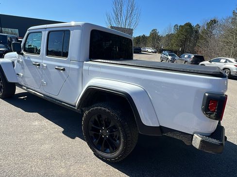 Used 2024 Jeep Gladiator Sport image 10