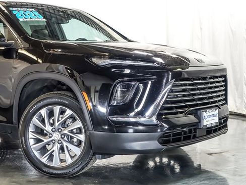 Certified 2025 Buick Enclave Preferred AWD/4WD image 3