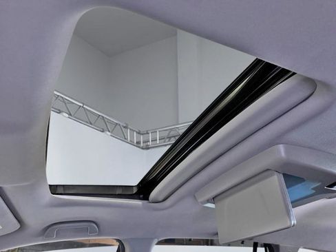 Used 2019 Honda Pilot Touring image 18