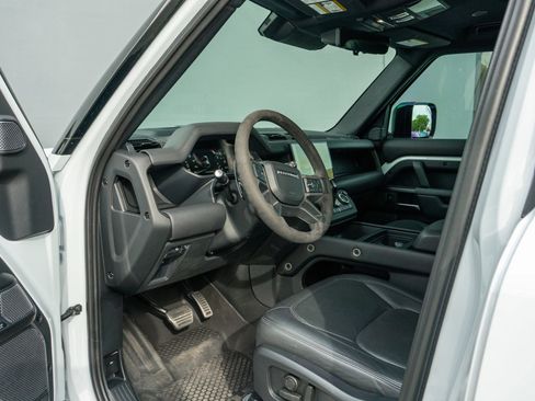 Used 2023 Land Rover Defender 110 image 64